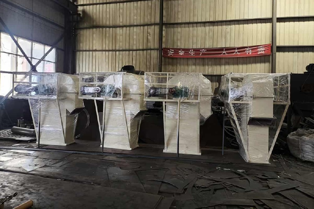 雷蒙磨粉機(jī)配套設(shè)備-斗式提升機(jī)發(fā)貨